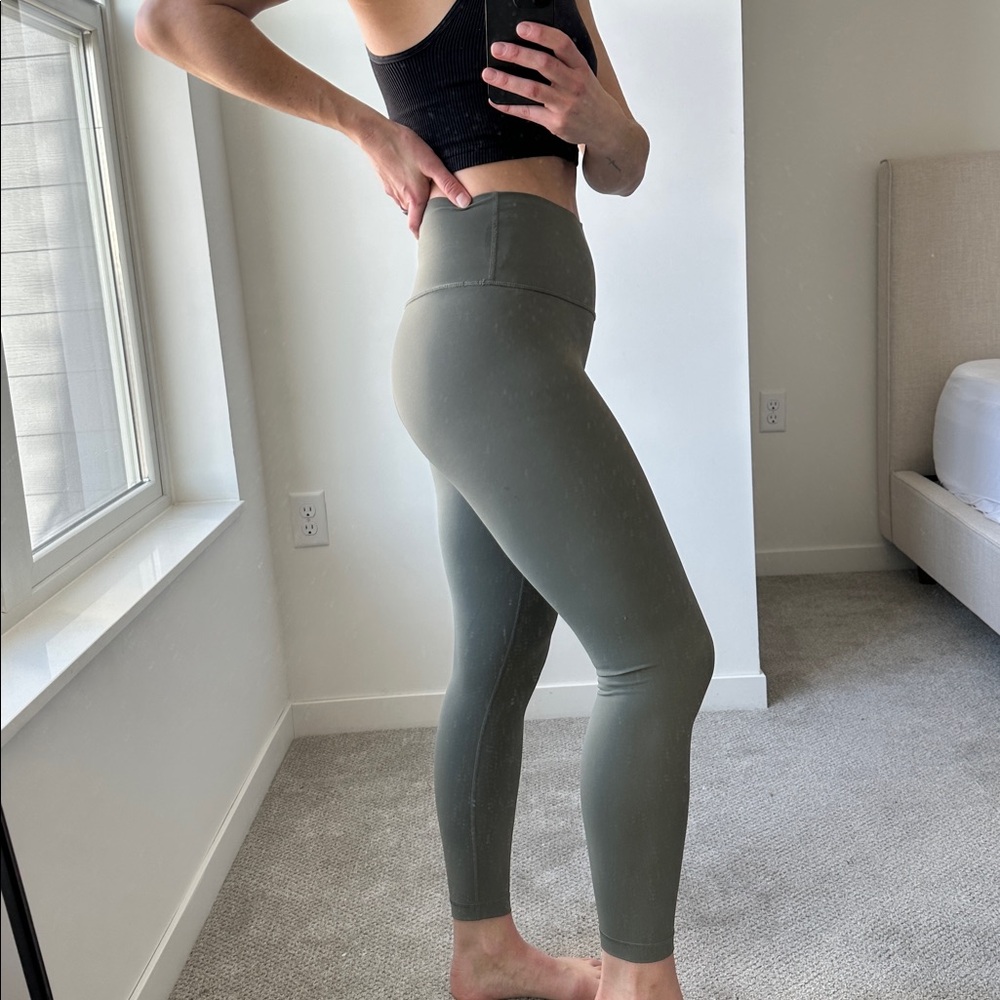 Lululemon Wunder Under - Picture 2 of 5